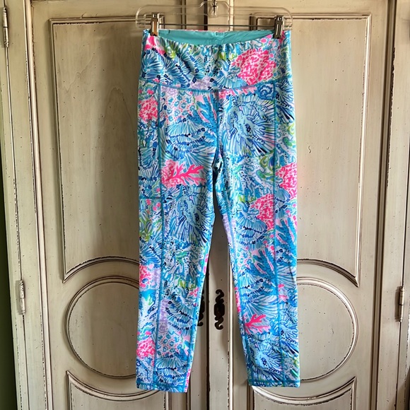 Lilly Pulitzer Luxletic Weekender Crop Legging in Just a Lil Jelly Pink. SMALL